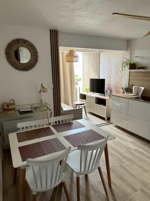 Mon A La Plage, Piscine, Wifi, Tv Apartment